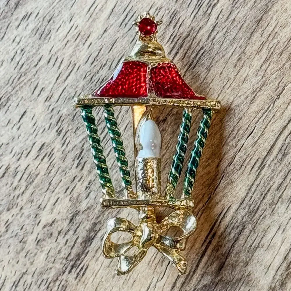 Vintage Christmas Lantern Brooch Pin Gold Tone Red Green Enamel Holiday 1.75”